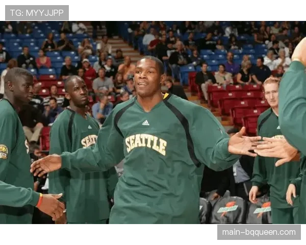 扩军选秀中的交易策略：芝加哥天空队如何保护完整阵容